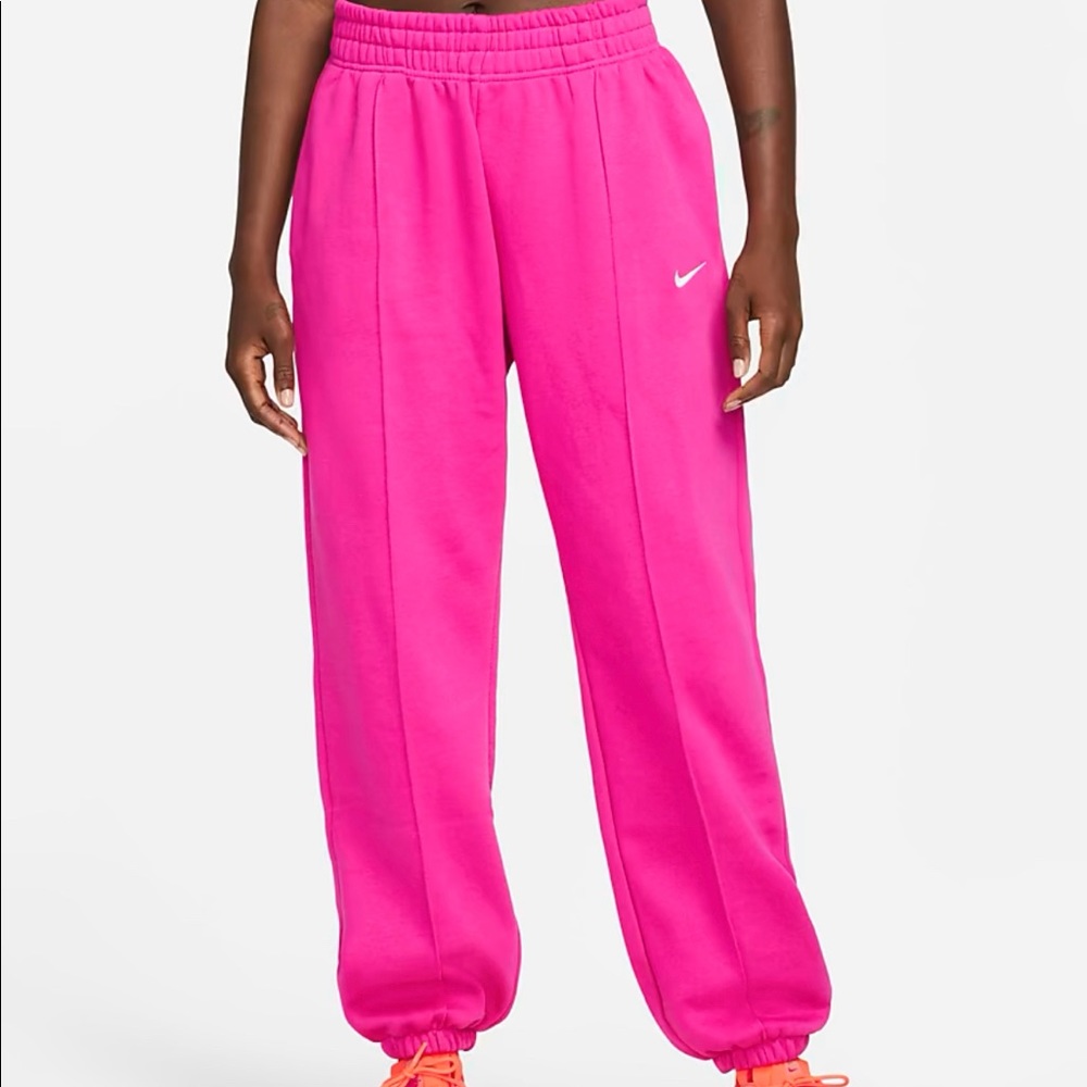 NEVER WORN Nike womens pink sweatpants